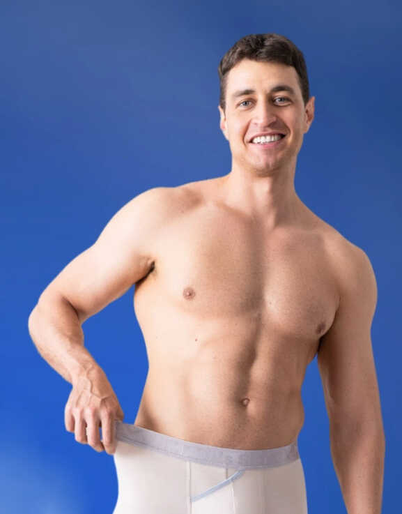 Чоловік в спідній білизні
